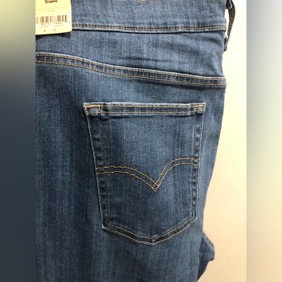 Ladies Levi’s Jeans - Picture 3 of 3
